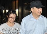 组图：黄宏女儿近照曝光 与水均益女儿是同学