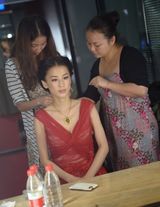 组图：黄圣依出席《寻找七仙女》启动仪式