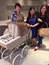 组图：梁静茹为儿庆满月 与老公亲密合影秀恩爱