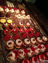 组图：杜若溪严宽法国度蜜月 秀恩爱分享甜点