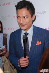 组图：高圣远否认送周迅城堡 谈结婚：希望吧