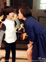 组图：孙茜晒与天天吐舌卖萌合照 急切想生孩