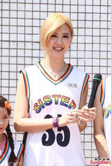 组图：蓝正龙盼早生子 为娇妻改冲动个性