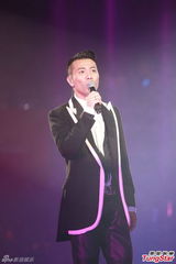 组图：张学友郑秀文等红馆开唱致敬张耀荣