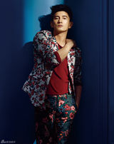 组图：吴奇隆登杂志封面 活力四射展偶像魅力