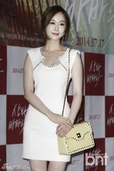 组图：CNBlue姜珉赫获粉丝夹道欢迎求握手