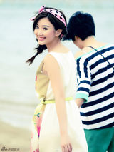 组图：毛晓彤海边写真 演绎清新恬淡逐浪女孩