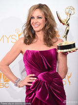 组图：艾莉森-珍妮获艾美奖喜剧类最佳女配角