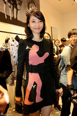 组图：白百何亮相品牌晚宴 演绎法式时尚