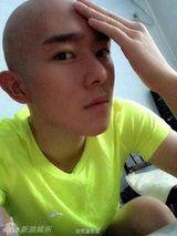 组图：成都最帅交警患血癌欲放弃治疗 年仅22岁