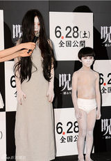 组图：《咒怨》日本发布会 怨灵登场吓傻观众