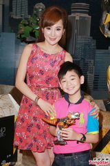 组图：港星罗霖教育儿子恋爱做好安全措施