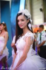 组图：大胸妹纸来啦！CJ胸猛开幕遭戏称硅胶展