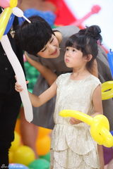 组图：爸爸之夜玩转益智游戏 黄磊陆毅刮亲情风