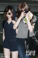 组图：少女时代返韩 诠释清新白色休闲风