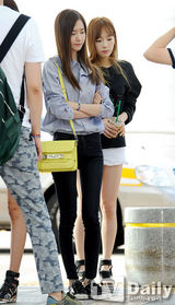 组图：少女时代赴港 泰妍恋爱后现双下巴