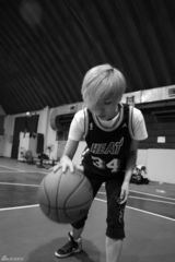 组图： 张欣奕大秀球技 李琦多亮齐呼“欣爷”