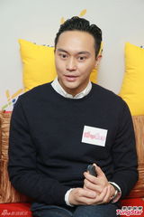 组图：张智霖个唱不加场 抱恙休息停操人鱼线