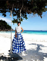 组图：张歆艺海岛沙滩享受闲情逸致自成一色