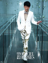 组图：陈晓东北京皇城拍大片 获母赞称衣服架子