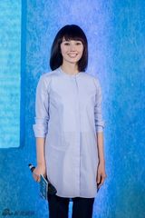 组图：袁泉现身《后会无期》首映 造型知性优雅