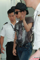 组图：BIGBANG胜利玩游戏输太阳 GD直指不爱玩