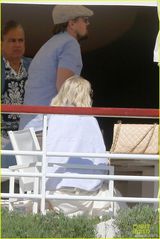 组图：莱昂纳多带小女友见家长 老妈时髦赴宴