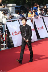 独家高清：又是一年百想红毯 众星云集争奇斗艳