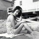 组图：好莱坞经典美女海滩照 梦露娇艳泰勒风情