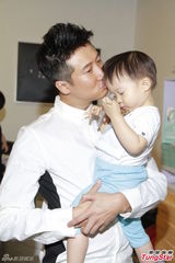 组图：洪天明周家蔚盼追女 佘诗曼怕照顾小朋友