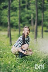 组图：韩星李烈音拍写真 清爽空灵似精灵