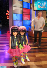 组图：台湾六岁超萌双胞胎姐妹登《艾伦秀》