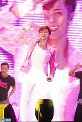 组图：罗志祥上海演唱会 花40万重做演出服