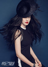 组图：姚晨登封面变身双面娇娃 精灵碰撞女王