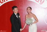 组图：郑希怡大婚热吻老公 欲为阿娇牵红线