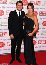 组图：真人秀女星节目中喝醉 巨胸荡漾泳池露点