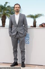 组图：《孤独情事》记者会 杰西卡依偎麦卡沃伊