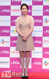 组图：星星继承者聚首 刘仁娜纤腰金宇彬长腿