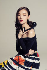 组图：倪妮写真风格百变 两爱情片将映一喜一悲