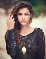 组图：超模芭芭拉湿身诱惑 沙滩少女宽衣解带