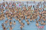 组图：画面太美不忍看！天津千人水中跳小苹果