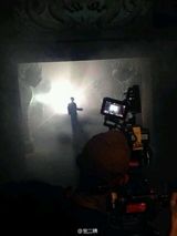 组图：网曝李易峰拍古剑宣传片 穿越盗墓现场