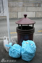 幻灯图：邓超《超与超人》大谈环保 垃圾桶是最爱