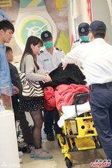 EXO-M袭港上千粉丝朝圣 两巴士相撞场面混乱