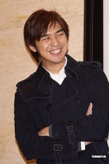 组图：陈柏霖助阵《我可能》编剧原创小说发布会