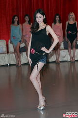 组图：倪晨曦教走猫步 亚姐佳丽奇招突围