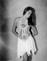 幻灯图集：安吉丽娜16岁写真曝光 眼神似梦露 