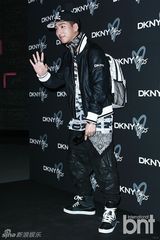 组图：CNBLUE丁一宇池诚等潮装为时尚品牌站台