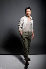 组图：唐文龙发布全新写真 型男魅力展露无遗