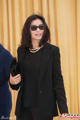 组图：方逸华跪拜邵逸夫 刘德华张学友致祭